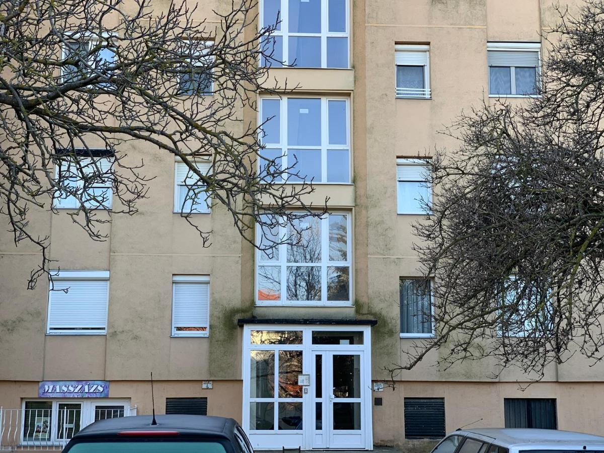 Királykút 1 apartman - ingyen parkolás, bicajok, ac Székesfehérvár Exterior foto