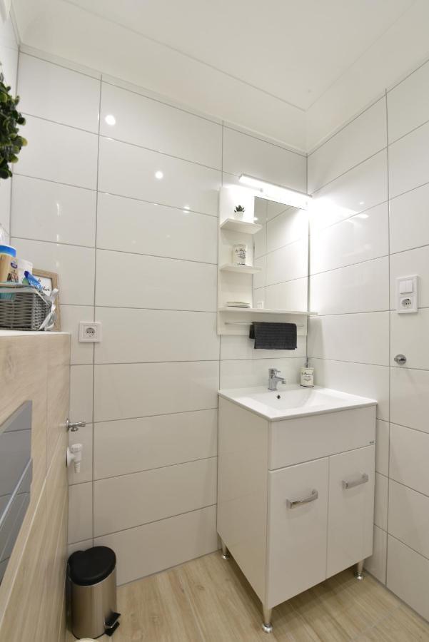 Királykút 1 apartman - ingyen parkolás, bicajok, ac Székesfehérvár Exterior foto
